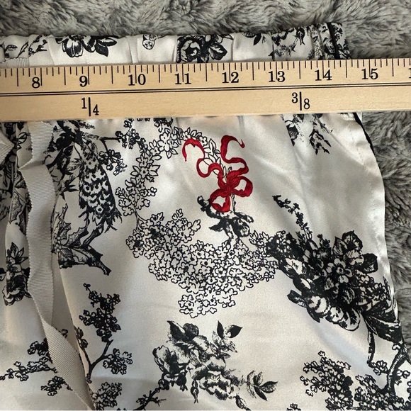Victoria’s Secret Satin Pajama Set M Toile Print Button Top & Pants Holiday Luxe - Picture 6 of 11